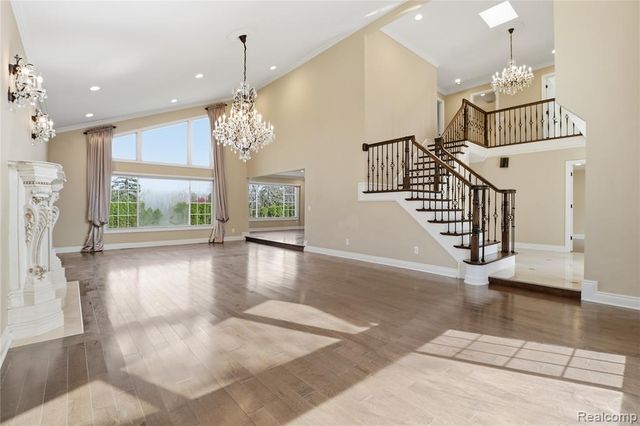 2084 Wabeek Hill Court, Bloomfield Hills, MI 48302