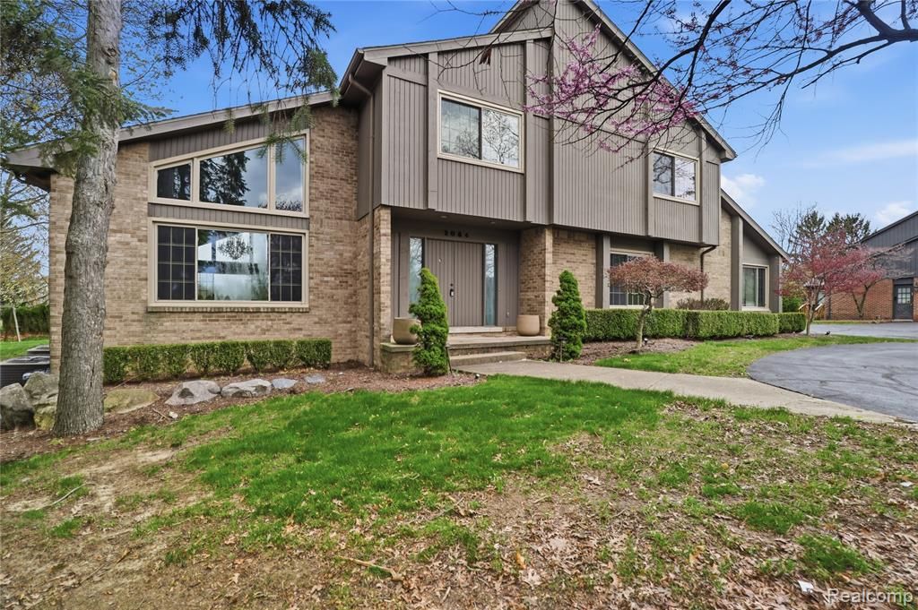2084 Wabeek Hill Court, Bloomfield Hills, MI 48302