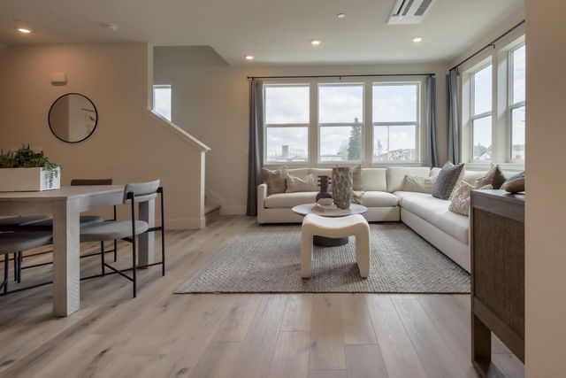 2053 Clement Avenue, Alameda, CA 94501