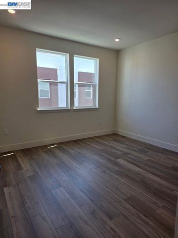 2053 Clement Avenue, Alameda, CA 94501