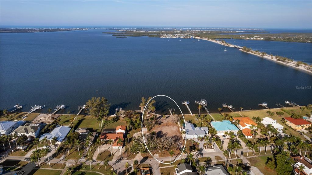 Image 20 of property listing at 712 PALMA SOLA BOULEVARD, Bradenton, FL 34209