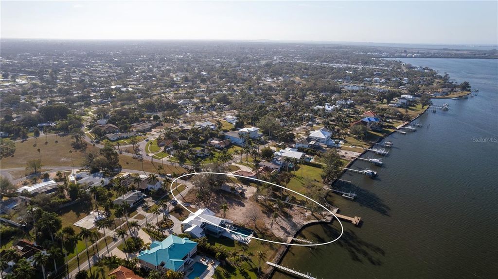 Image 23 of property listing at 712 PALMA SOLA BOULEVARD, Bradenton, FL 34209