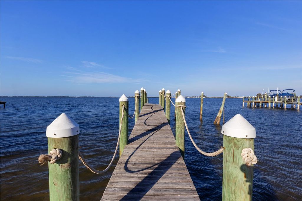 Image 4 of property listing at 712 PALMA SOLA BOULEVARD, Bradenton, FL 34209