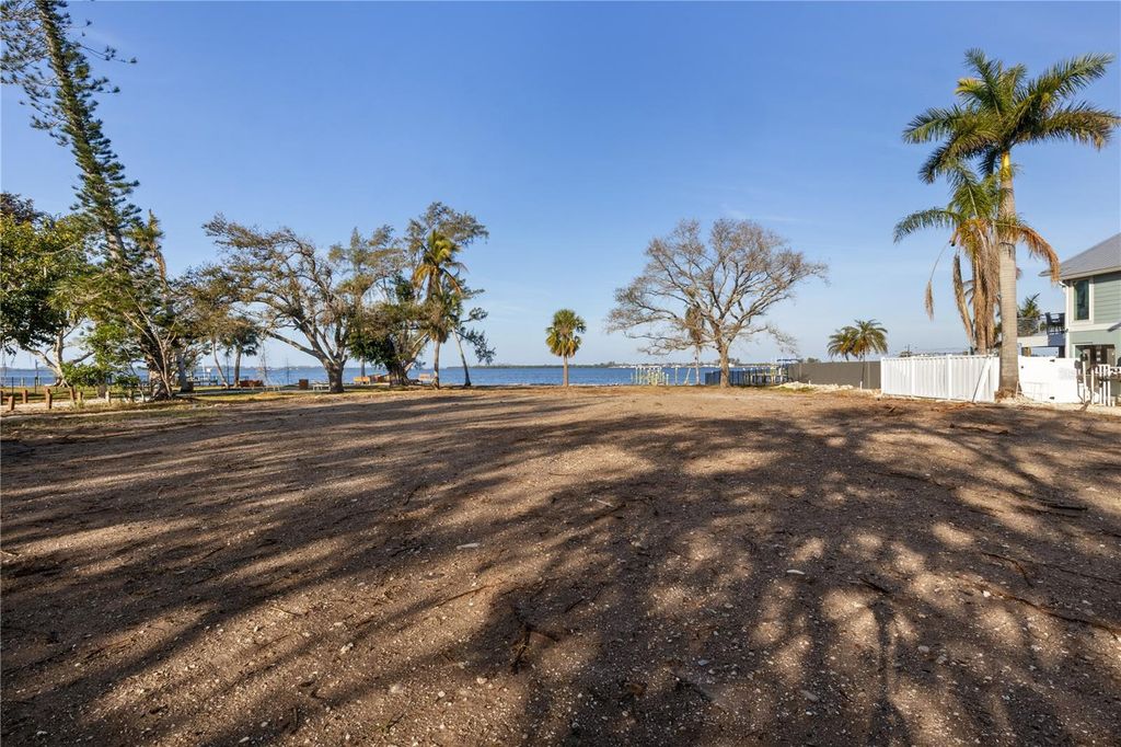 Image 6 of property listing at 712 PALMA SOLA BOULEVARD, Bradenton, FL 34209