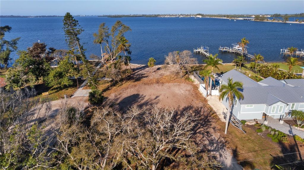 Image 10 of property listing at 712 PALMA SOLA BOULEVARD, Bradenton, FL 34209