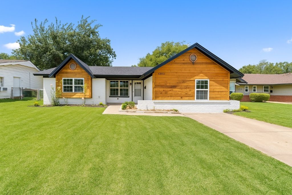 1001 Shalimar Drive, Del City, OK 73115
