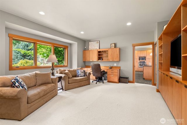 4702 Luhr Road NE, Olympia, WA 98516