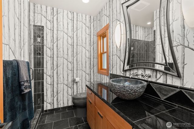 4702 Luhr Road NE, Olympia, WA 98516
