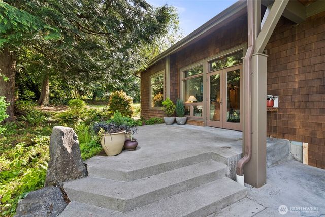 4702 Luhr Road NE, Olympia, WA 98516