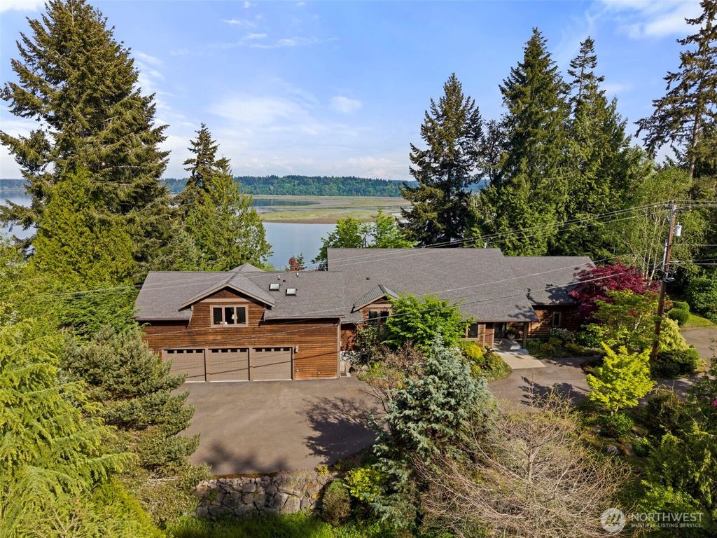 4702 Luhr Road NE, Olympia, WA 98516