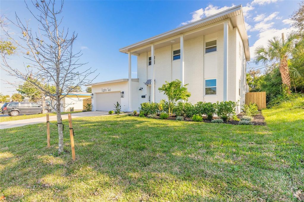 Image 3 of property listing at 82 RAY MAR DRIVE, Ormond Beach, FL 32176