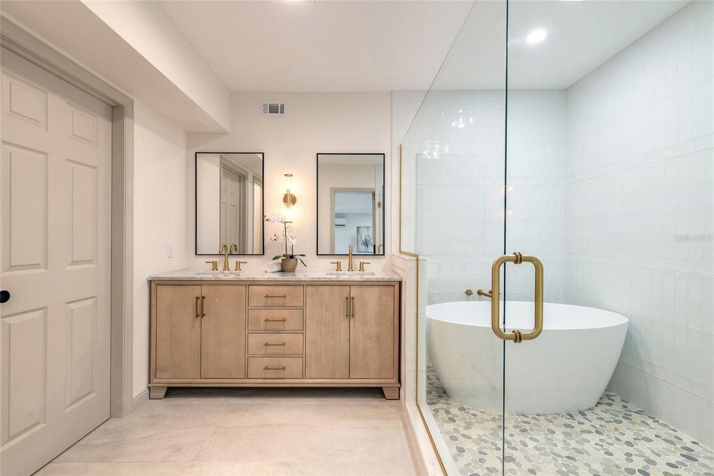 Image 30 of property listing at 82 RAY MAR DRIVE, Ormond Beach, FL 32176