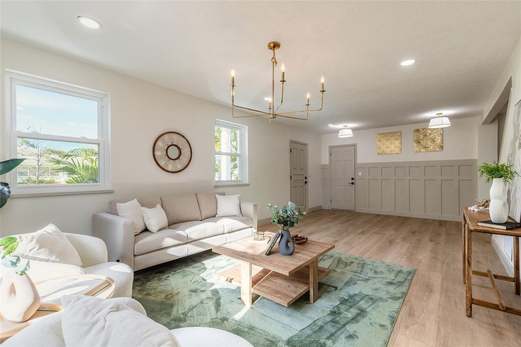 Image 8 of property listing at 82 RAY MAR DRIVE, Ormond Beach, FL 32176