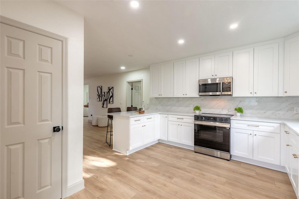 Image 10 of property listing at 82 RAY MAR DRIVE, Ormond Beach, FL 32176