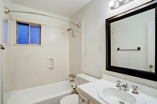 2418 Mimosa Drive 5, Houston, TX 77019