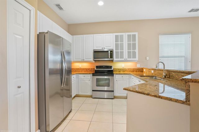 442 NE Leaping Frog Way, Port St. Lucie, FL 34983