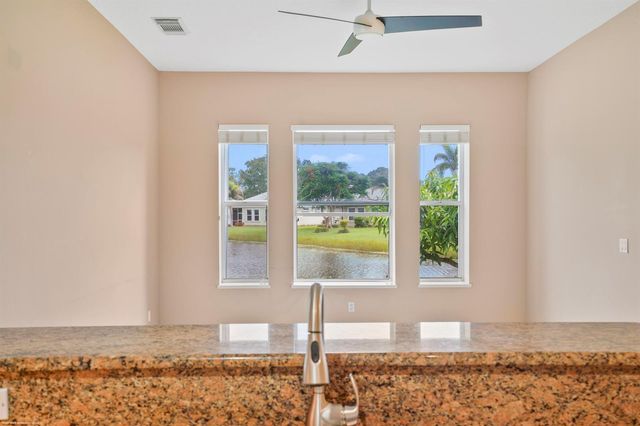 442 NE Leaping Frog Way, Port St. Lucie, FL 34983