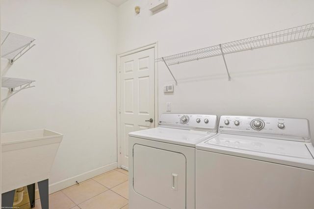 442 NE Leaping Frog Way, Port St. Lucie, FL 34983