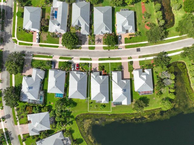 442 NE Leaping Frog Way, Port St. Lucie, FL 34983