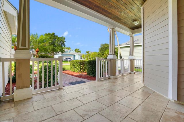 442 NE Leaping Frog Way, Port St. Lucie, FL 34983