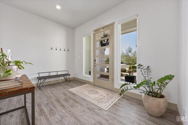 9104 Majestic Falls Lane, Shafter, CA 93263