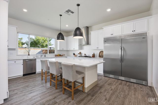 9104 Majestic Falls Lane, Shafter, CA 93263