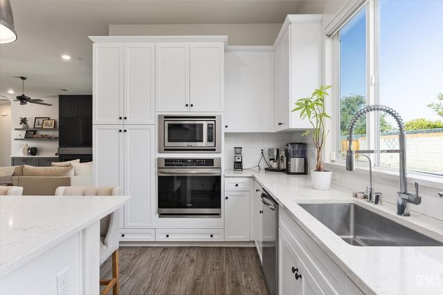 9104 Majestic Falls Lane, Shafter, CA 93263