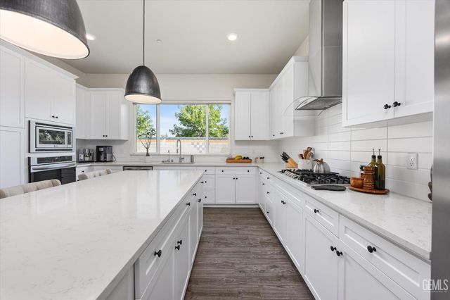 9104 Majestic Falls Lane, Shafter, CA 93263