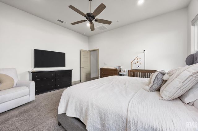 9104 Majestic Falls Lane, Shafter, CA 93263