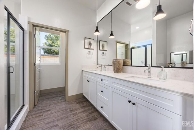 9104 Majestic Falls Lane, Shafter, CA 93263