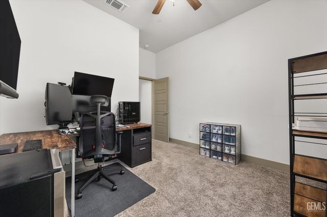 9104 Majestic Falls Lane, Shafter, CA 93263