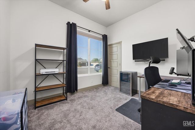 9104 Majestic Falls Lane, Shafter, CA 93263