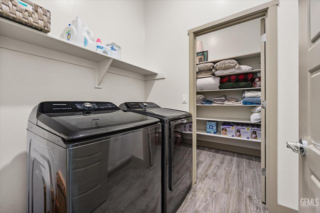 9104 Majestic Falls Lane, Shafter, CA 93263