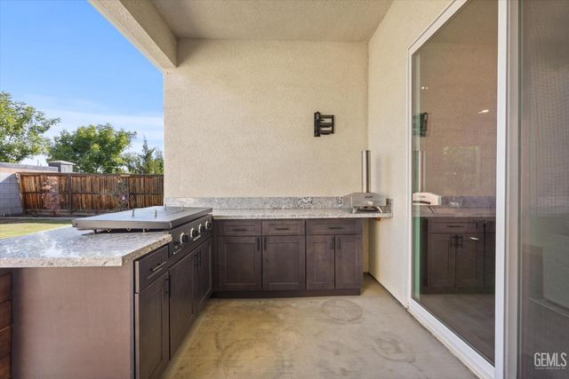 9104 Majestic Falls Lane, Shafter, CA 93263