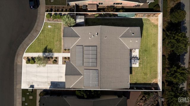 9104 Majestic Falls Lane, Shafter, CA 93263