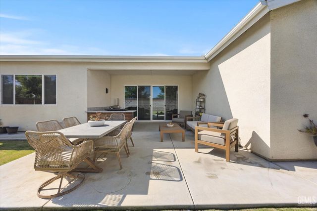 9104 Majestic Falls Lane, Shafter, CA 93263