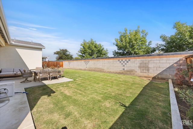 9104 Majestic Falls Lane, Shafter, CA 93263