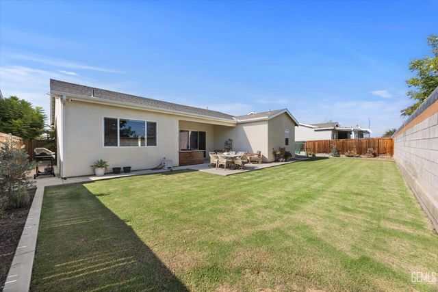 9104 Majestic Falls Lane, Shafter, CA 93263