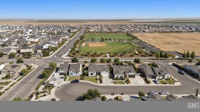 9104 Majestic Falls Lane, Shafter, CA 93263