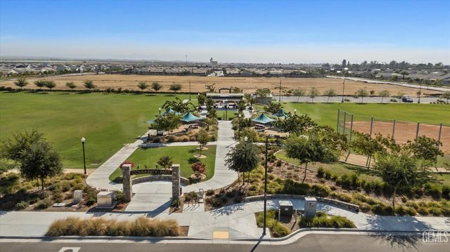 9104 Majestic Falls Lane, Shafter, CA 93263