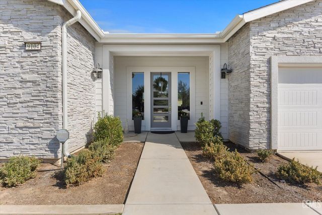 9104 Majestic Falls Lane, Shafter, CA 93263