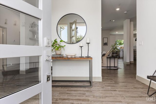 9104 Majestic Falls Lane, Shafter, CA 93263