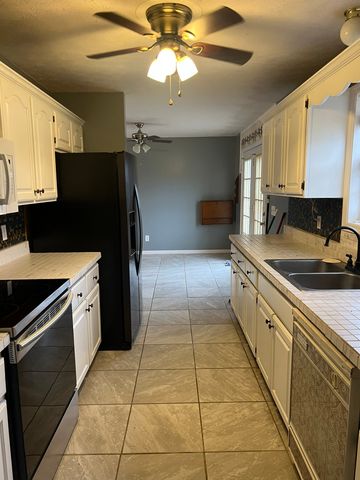 7210 Highland Rd, Portland, TN 37148