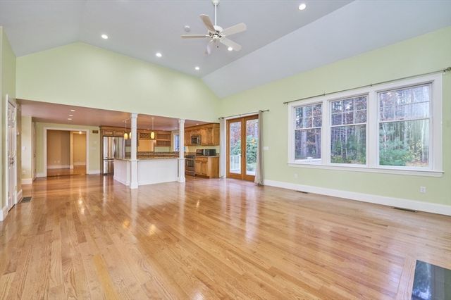 282 Brook St, Carlisle, MA 01741