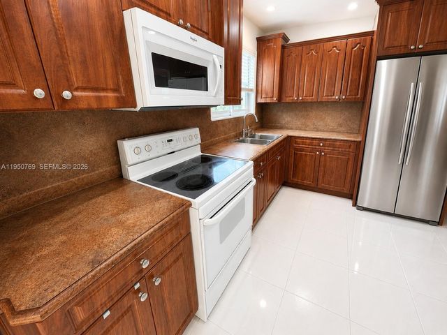 6120 SW 19th Street, North Lauderdale, FL 33068