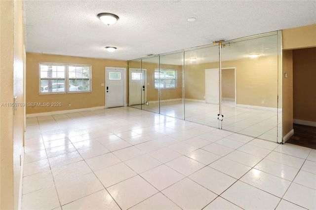 6120 SW 19th Street, North Lauderdale, FL 33068