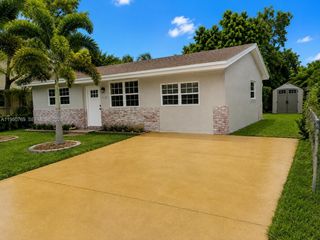 6120 SW 19th Street, North Lauderdale, FL 33068