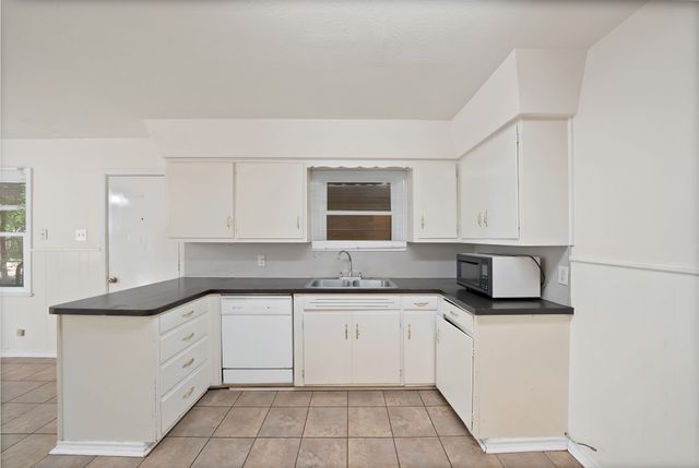 811 Phillips Street, Cleburne, TX 76033