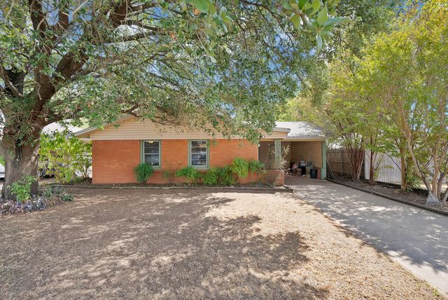 811 Phillips Street, Cleburne, TX 76033