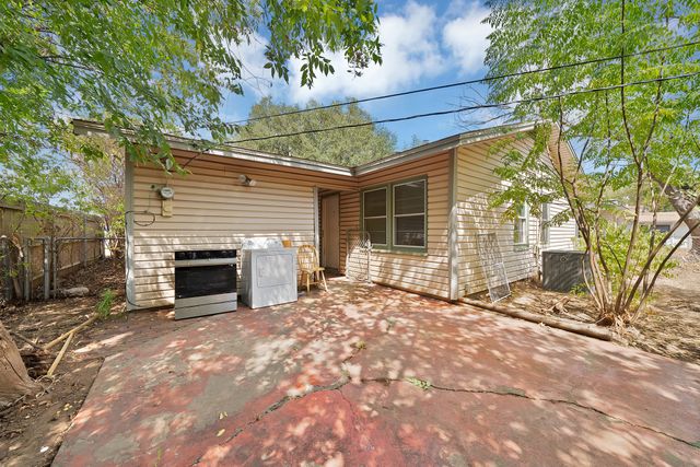 811 Phillips Street, Cleburne, TX 76033